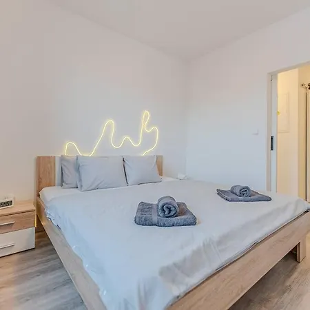 Brand New Luxury With Amazing View Apartment Dasice