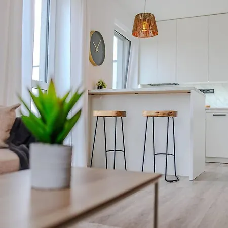 Brand New Luxury With Amazing View Apartment *